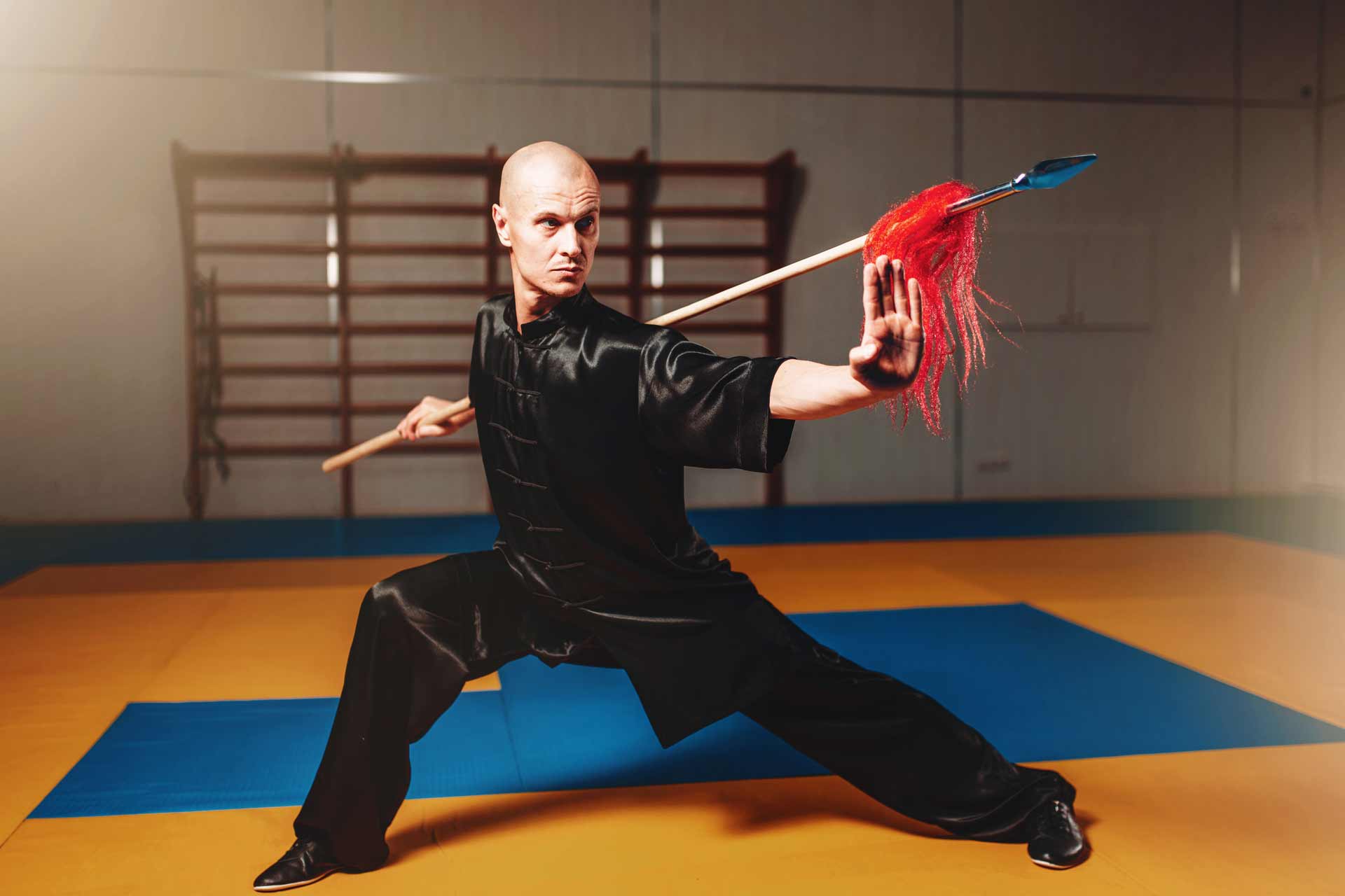 //kungfucoach.in/wp-content/uploads/2018/02/wushu-master-training-with-spear-martial-arts-PQUMG8T.jpg
